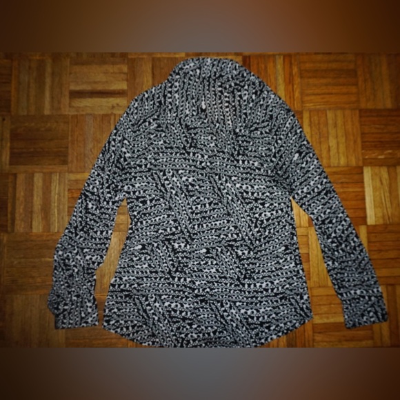 Express Black and White Skull Patterned Button-Up Shirt - Picture 6 of 6